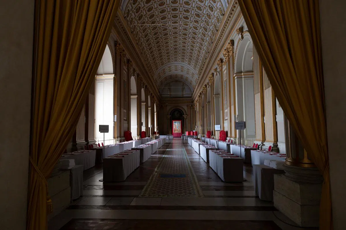 召开遴选新教宗“秘密会议”的西斯廷教堂内部。（路透社）