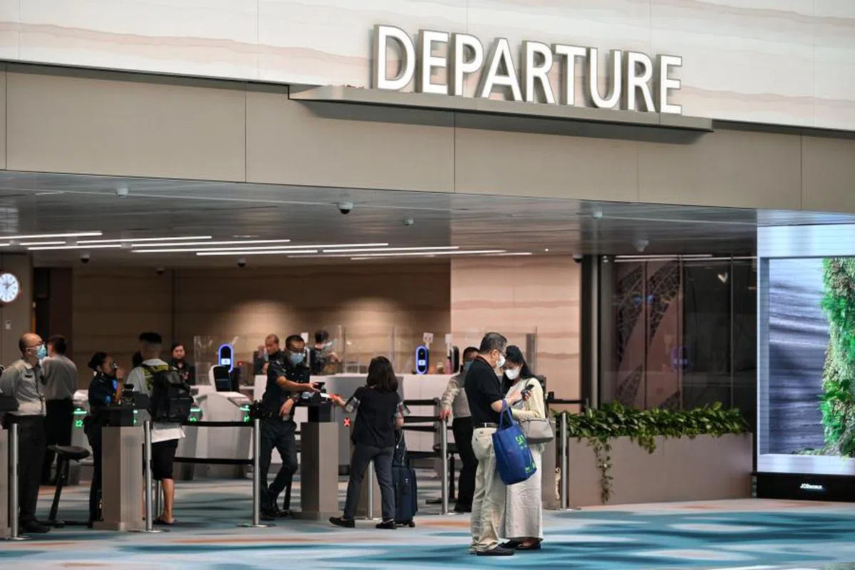 樟宜机场第二航厦的出境大厅。（海峡时报档案照）