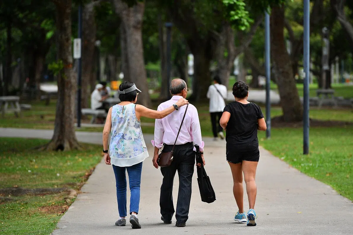学会享受退休后的生活。（海峡时报）