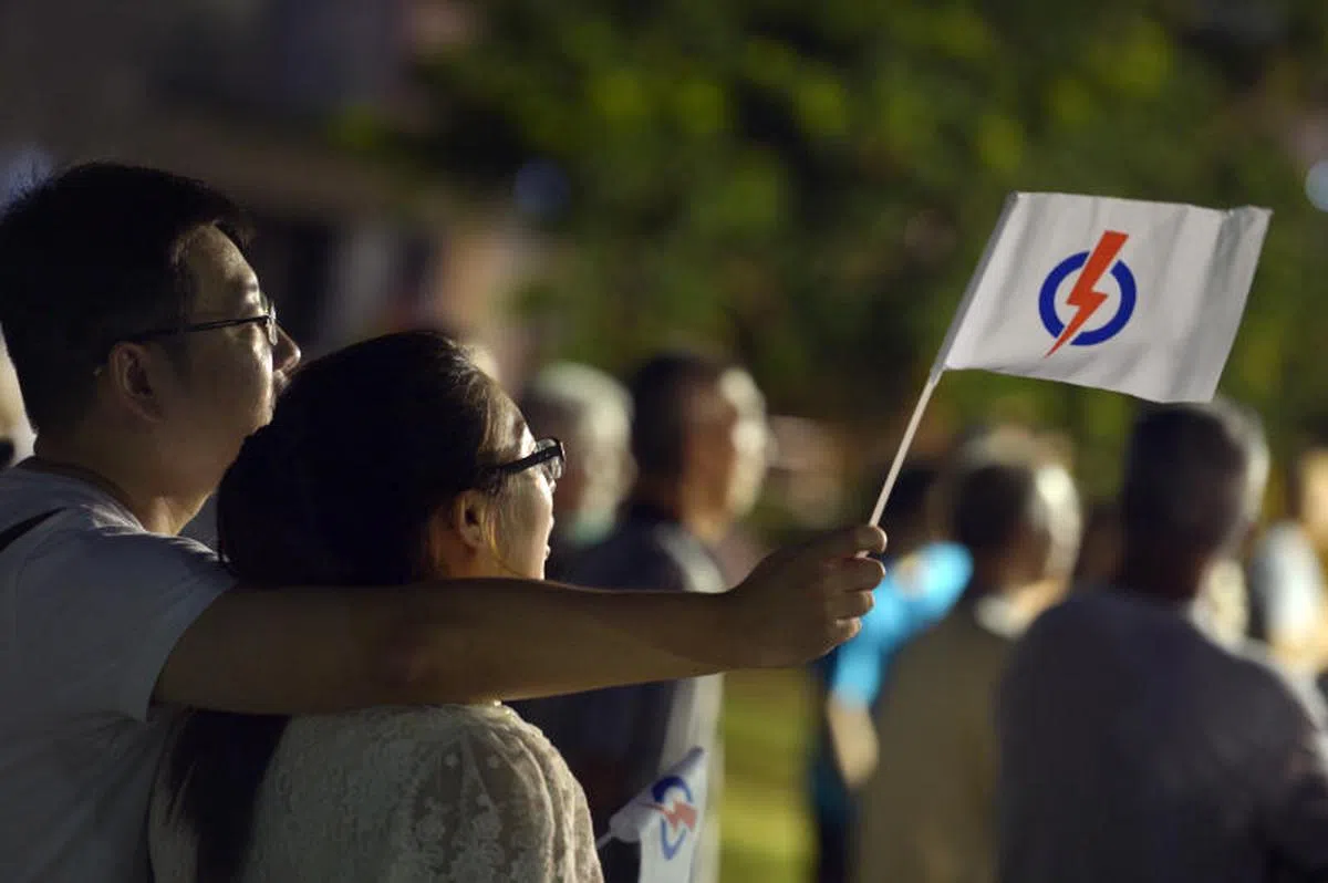 2015年9月5日，人民行动党支持者参加位于武吉班让单选区的群众大会。（海峡时报）