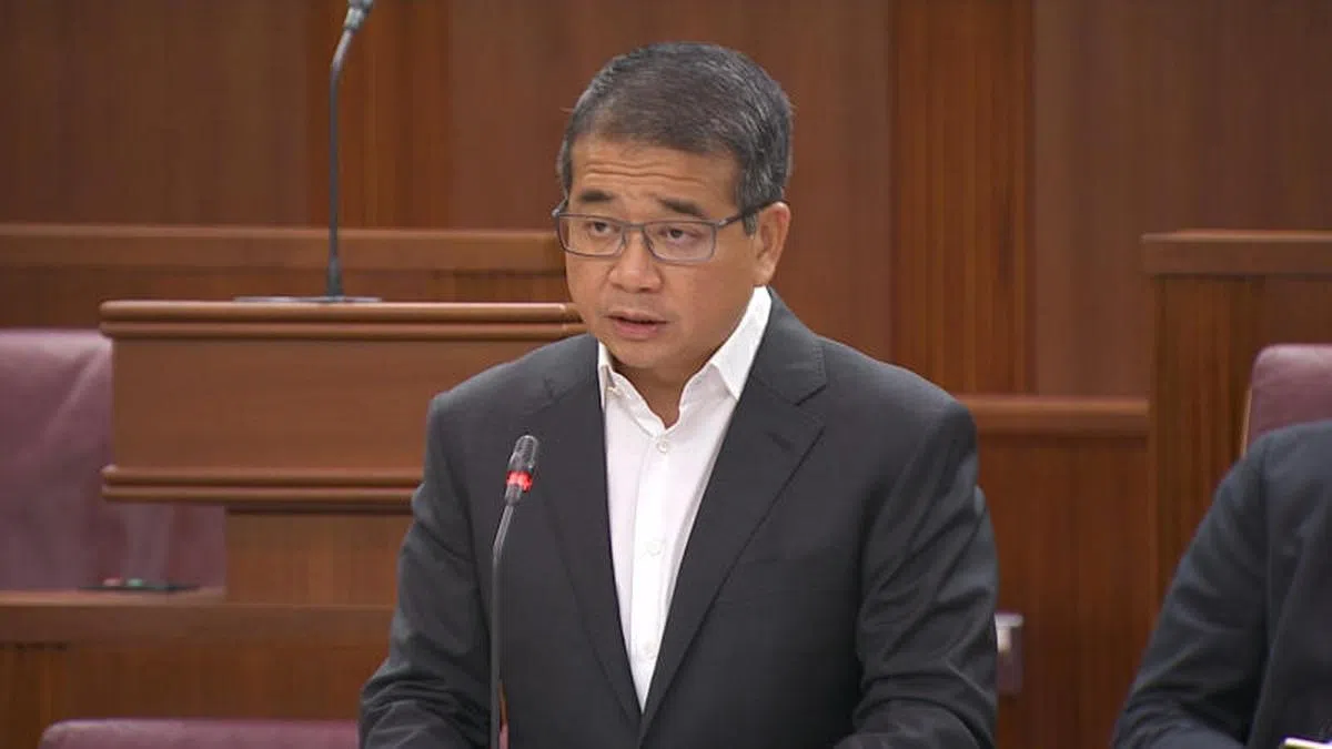  唐振辉表示并非所有包装饮料都必须印上标示。（GOV.SG） 