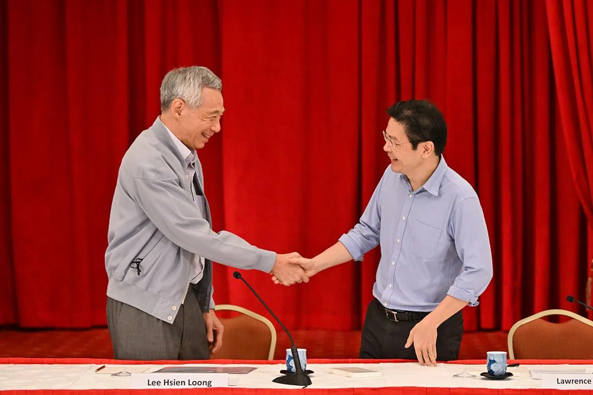 李显龙总理在群众大会透露，冠病疫情后，领导交接计划已经回到正轨。（海峡时报）