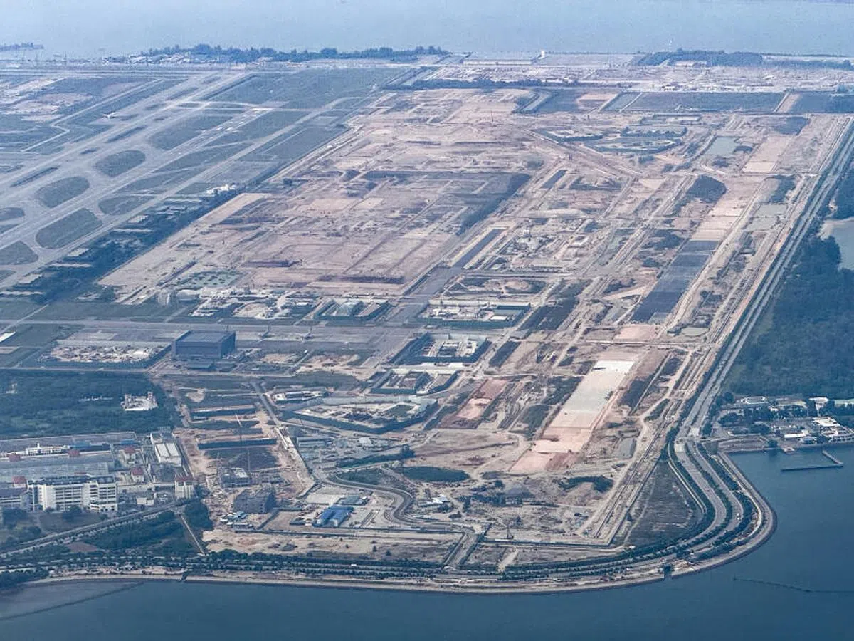樟宜机场第五搭客大厦（T5）将在2025年上半年如期开始建设，2030年代中期投入使用后，每年能额外处理5000万人次的乘客。(联合早报）