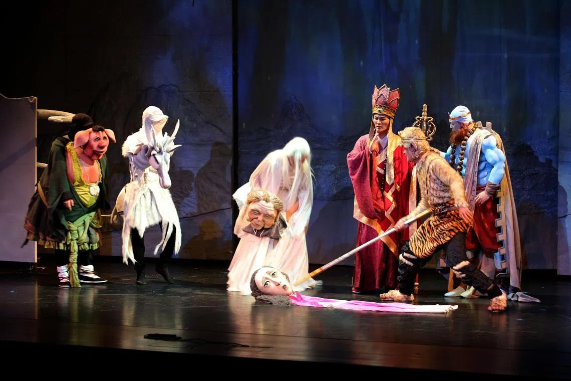 2017年，中国儿童艺术剧院来新加坡表演的戏剧《西游记》。（联合早报）