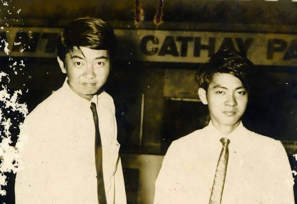 蔡澜（左）与弟弟蔡萱年轻时的合照。