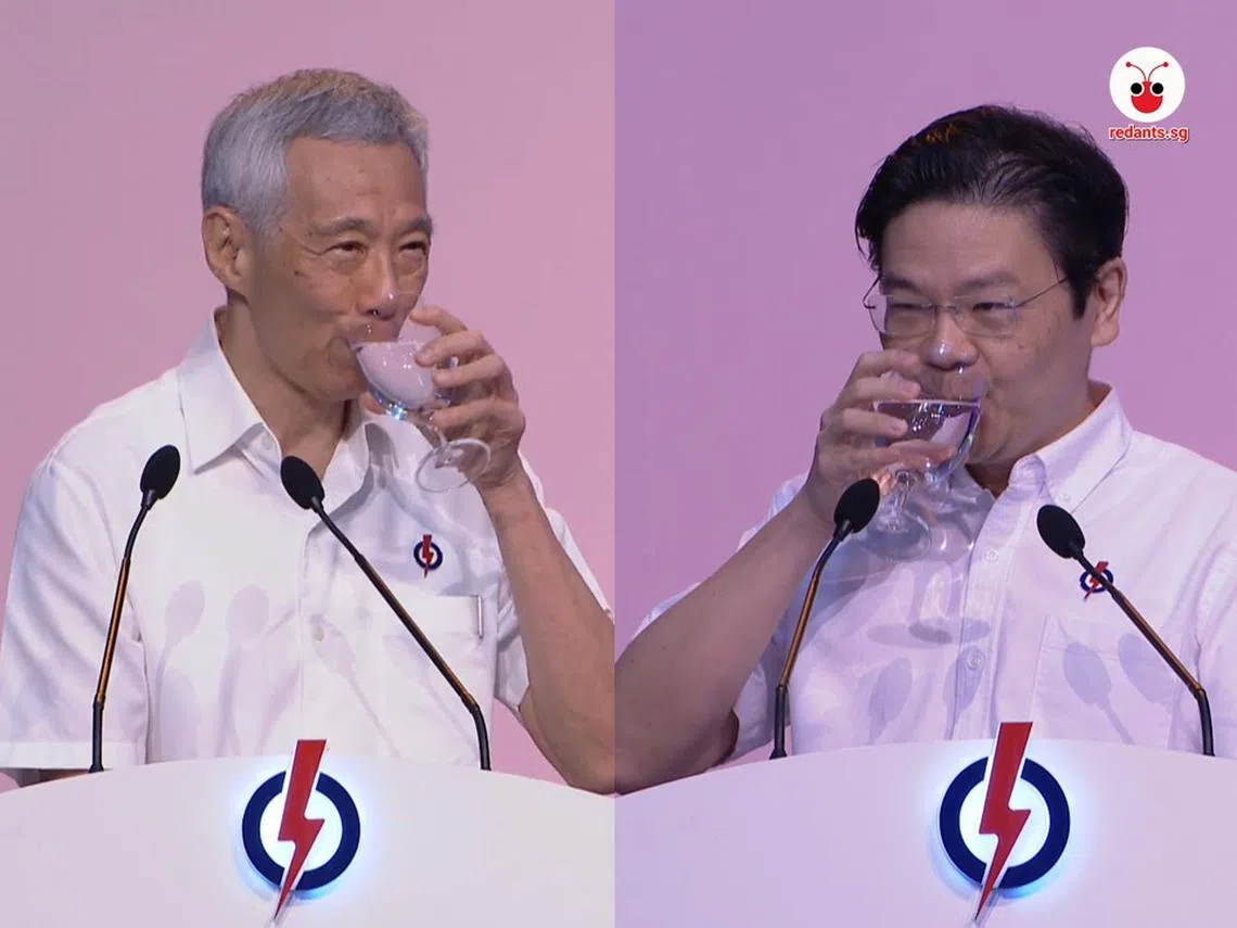 李显龙总理（左）和黄循财副总理切换语言的标准动作遥相呼应，都先在“魔法水杯”喝一口。（红蚂蚁制图）