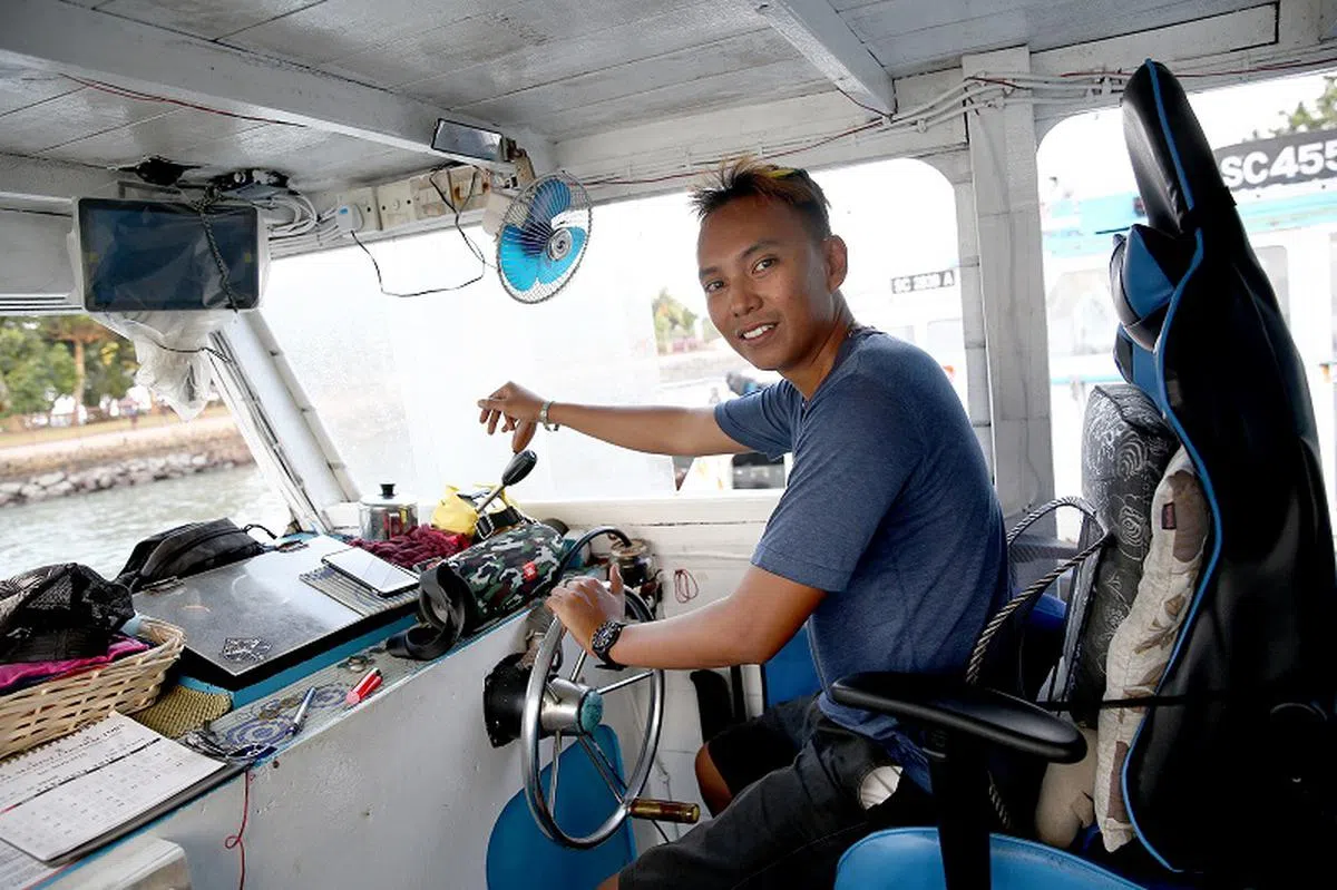  鲁迪和他的船。（今日报） 