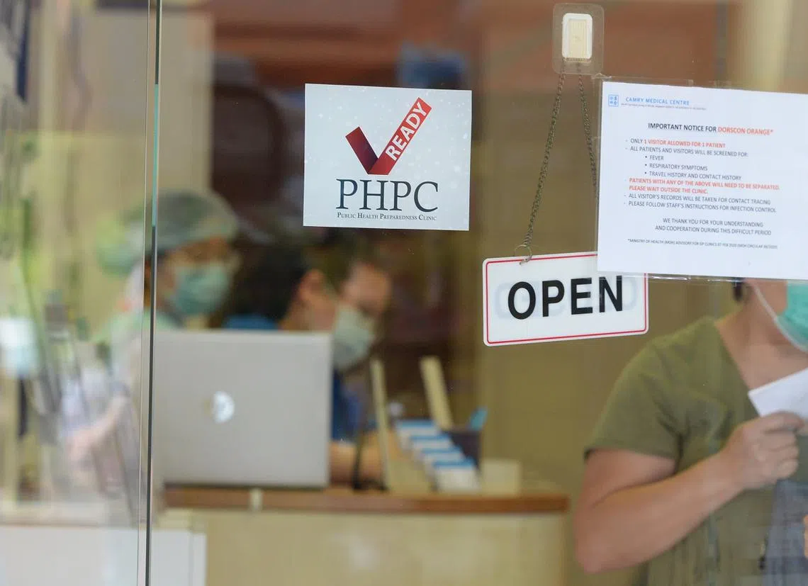 很多人都认为伤风感冒是“小病”不需要去看医生，照旧上班上课，因为“只是伤风咳嗽罢了”，多喝水回家睡一觉就能康复。（新明日报）