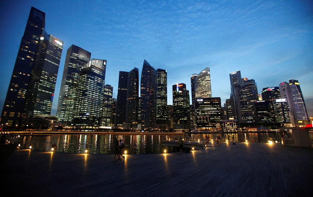 新加坡中央商业区夜景。（路透社）