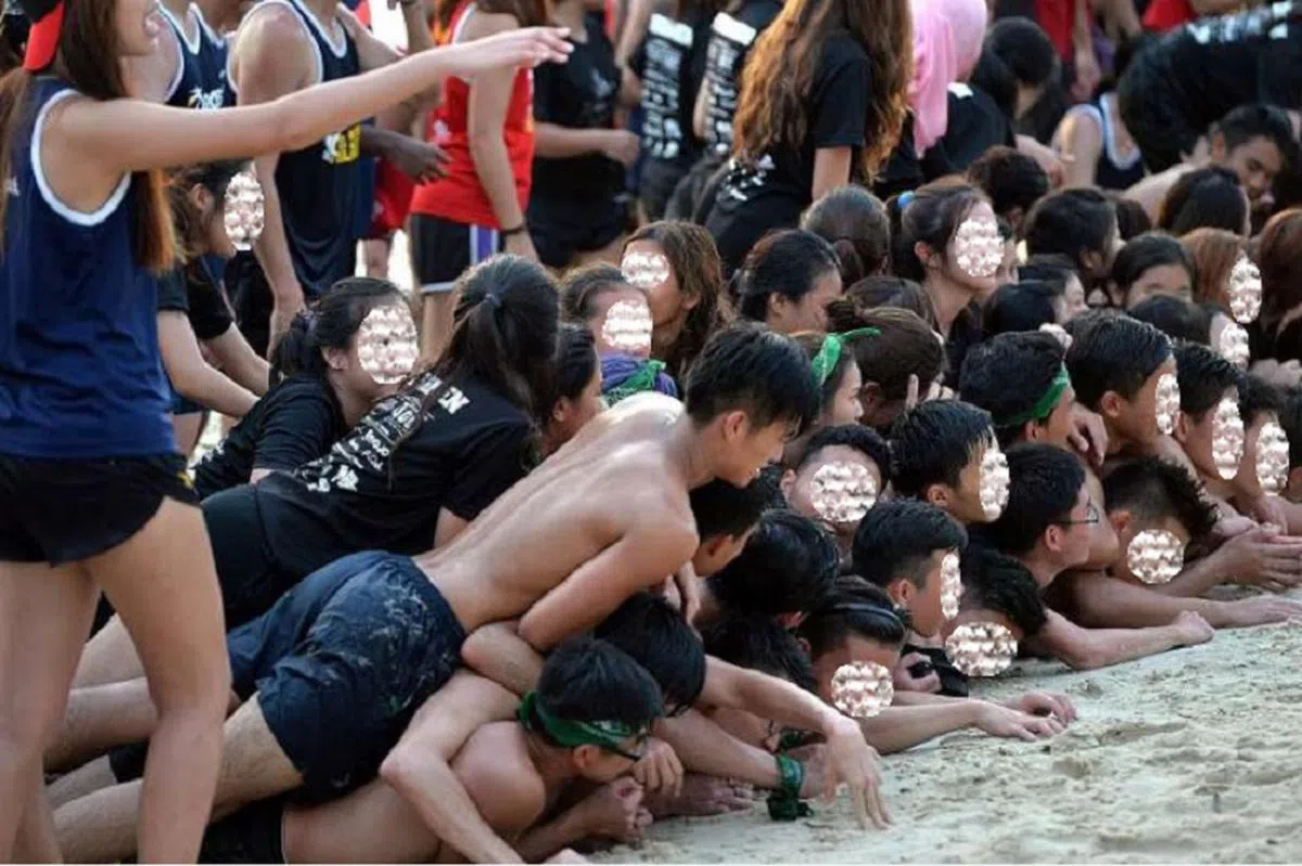  在沙滩上玩垒人墙游戏是本地大学迎新活动中相当常见的项目。（互联网） 