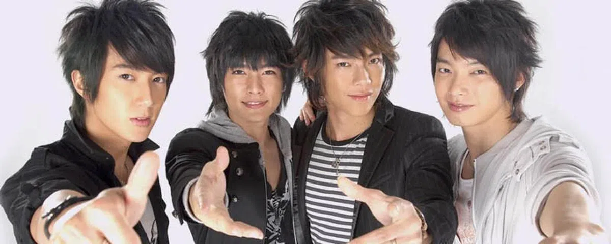  早期飞轮海蓬松站立的发型引起青少年争相效仿。（互联网） 