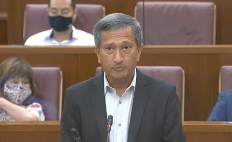 维文在国会解释警方有权取用“合力追踪”数据一事。（视频截图）