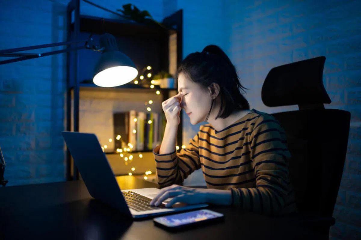  不是每个上班族都能自如地应对工作模式的转变。（互联网） 