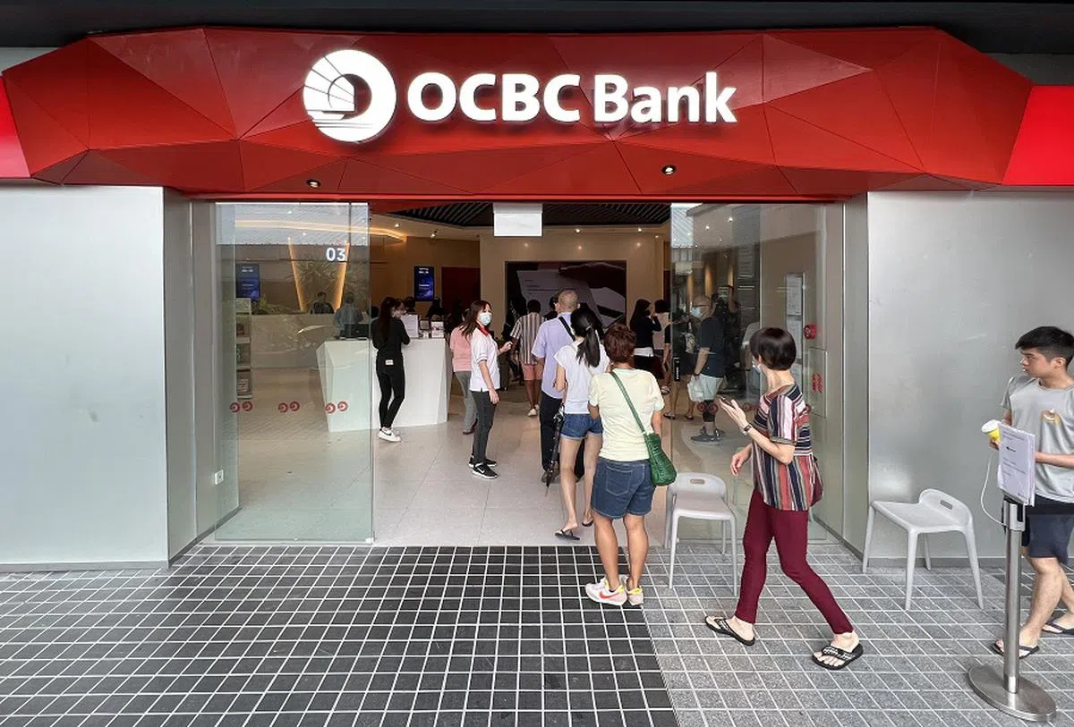 本地银行业者发现，年轻国人近年来更积极投资和储蓄。（海峡时报）