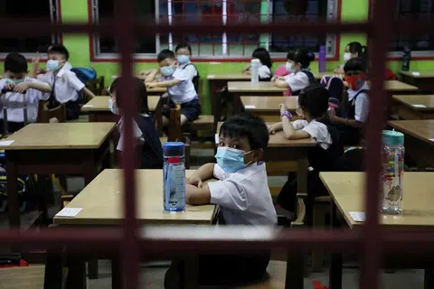 每天马国校园病例频传的消息，让许多家长触目惊心。（路透社）