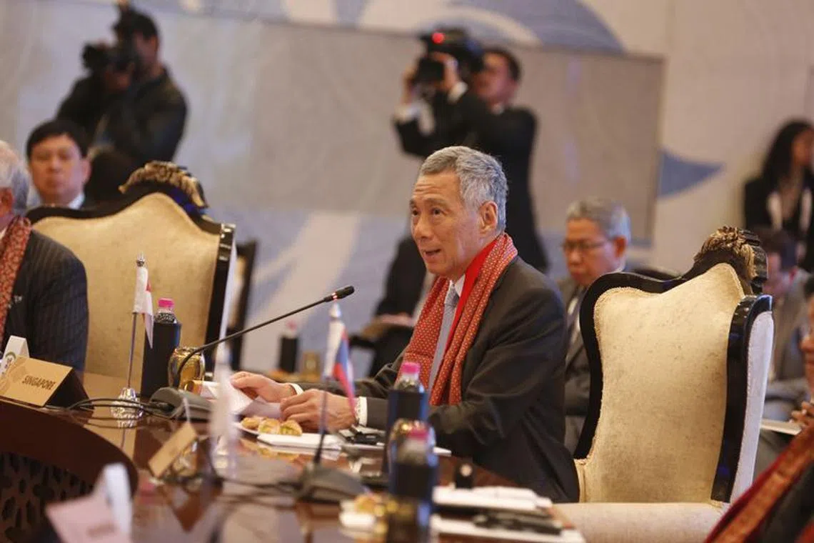 李显龙总理25日在新德里一场纪念峰会上发言。（海峡时报）