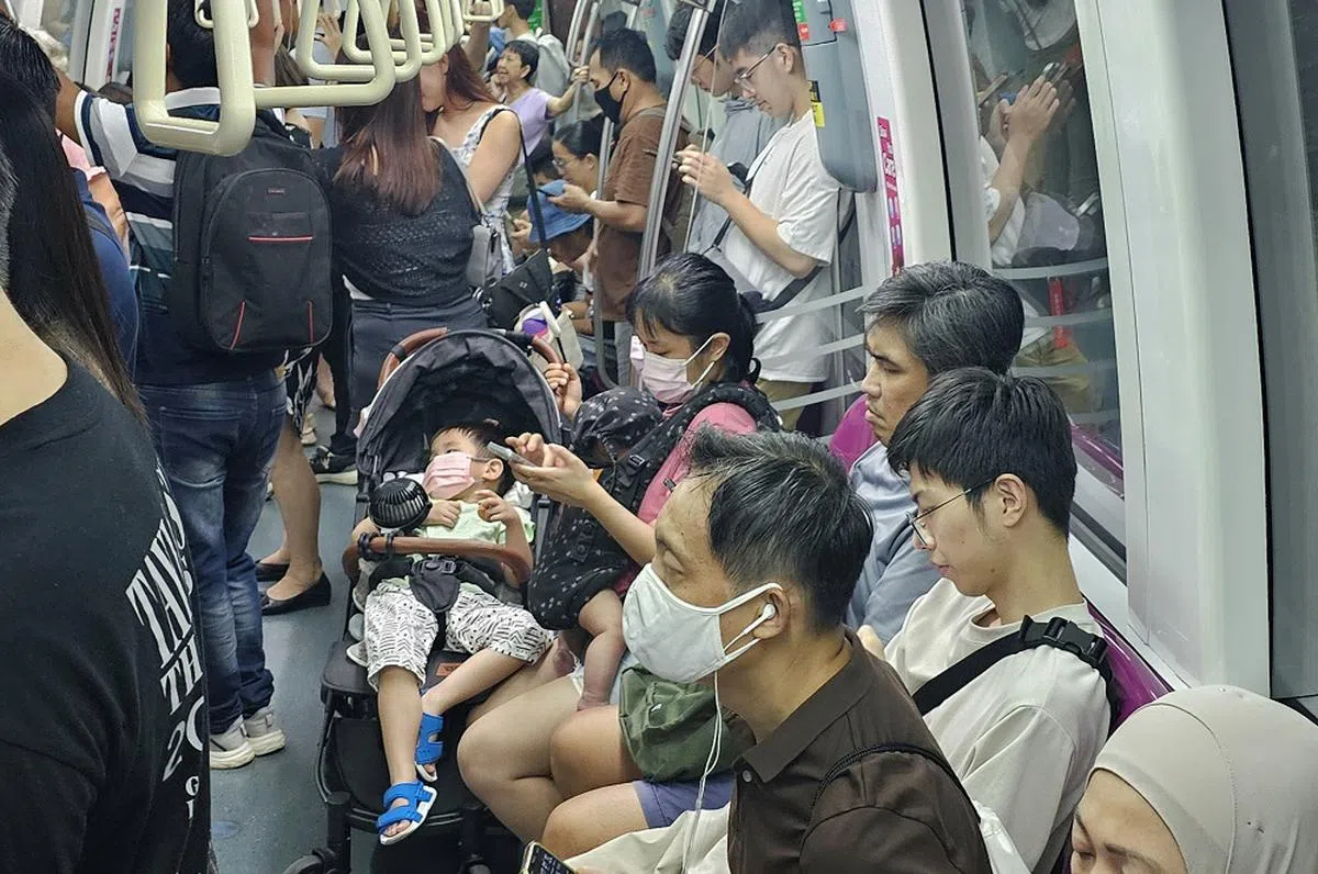 你在地铁车厢内还会戴口罩吗？（联合早报）