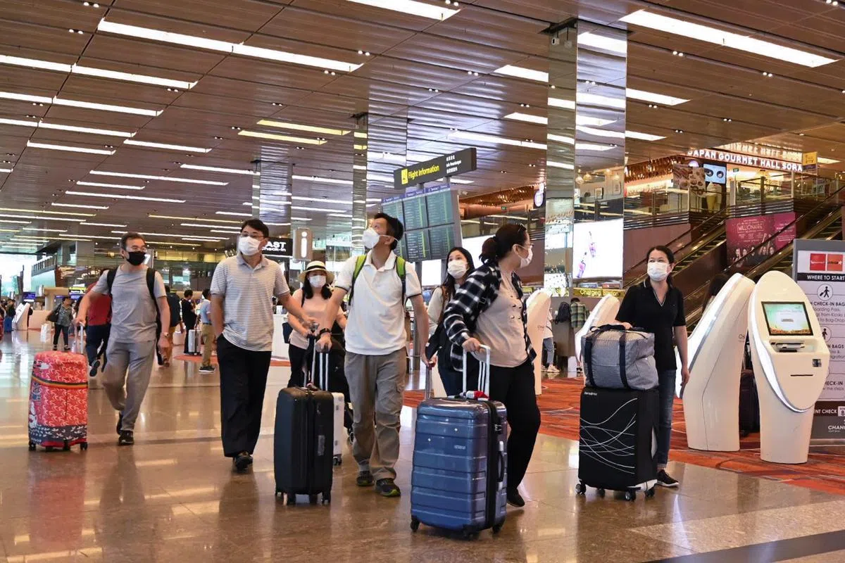  我国将从明晚11时59分开始对来自中国境内的外国旅客实施入境限制。（法新社） 