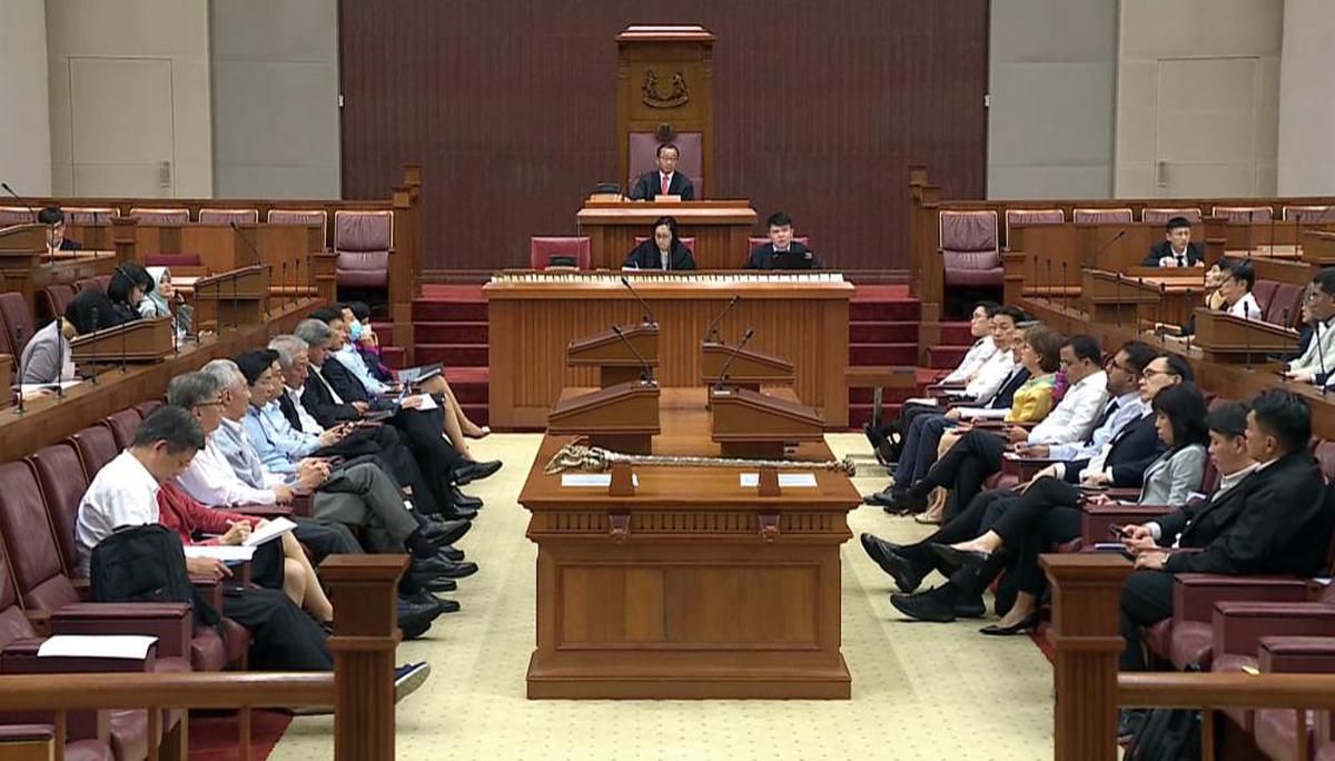 担任政治职务者和后座议员皆须履行身为议员的职责。（GOV.SG）