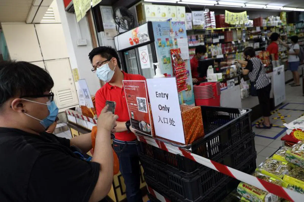  冠病势必对经济模式造成冲击，图为阻断措施期间的新加坡。（联合早报） 