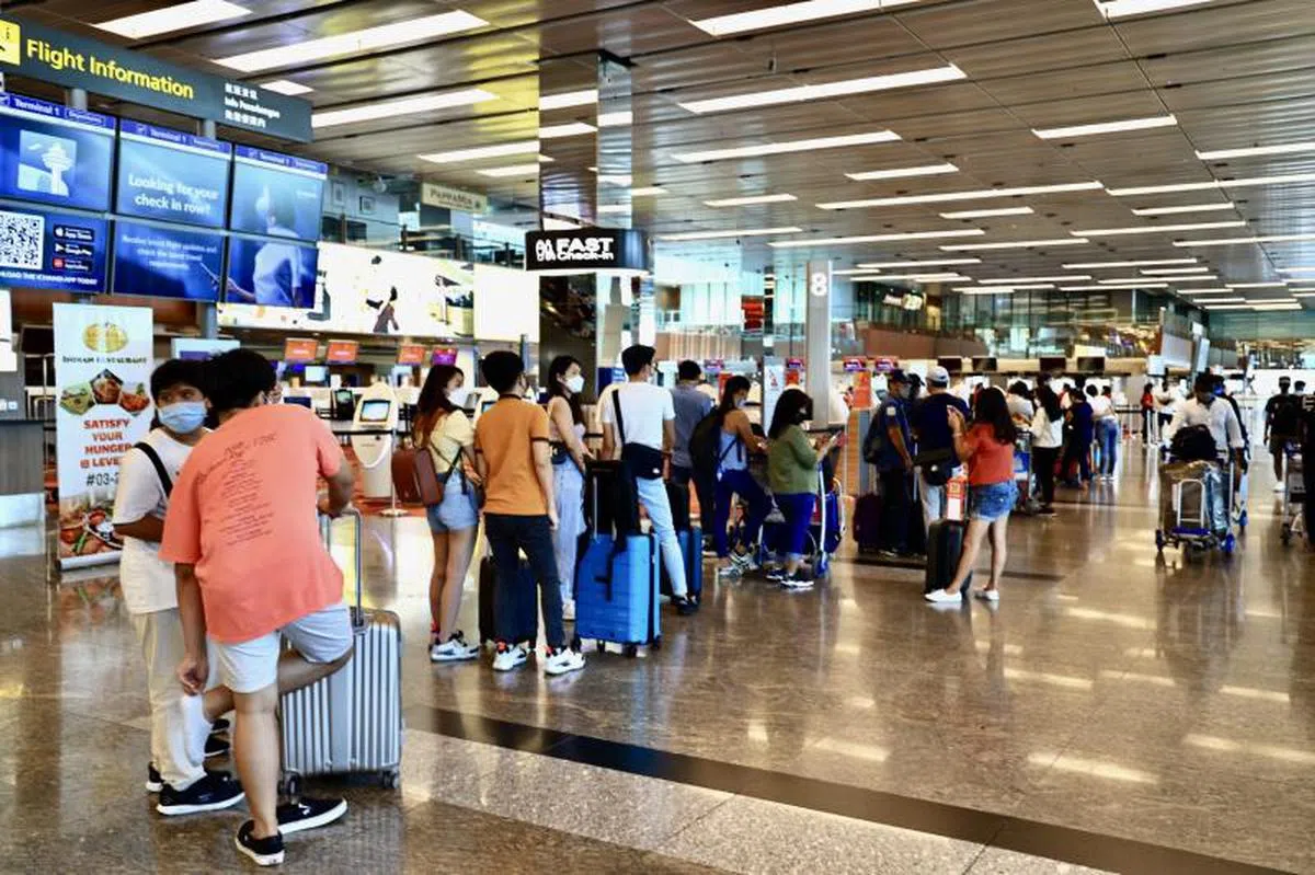 相较新柔关卡，樟宜机场的入境措施仍较繁琐。（联合早报）