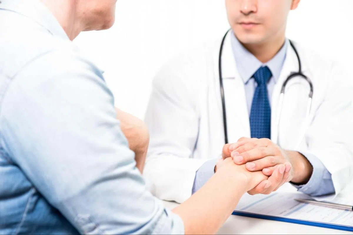 有“创伤倾倒”倾向的人应该寻求心理医生的帮助。（ALAMY）