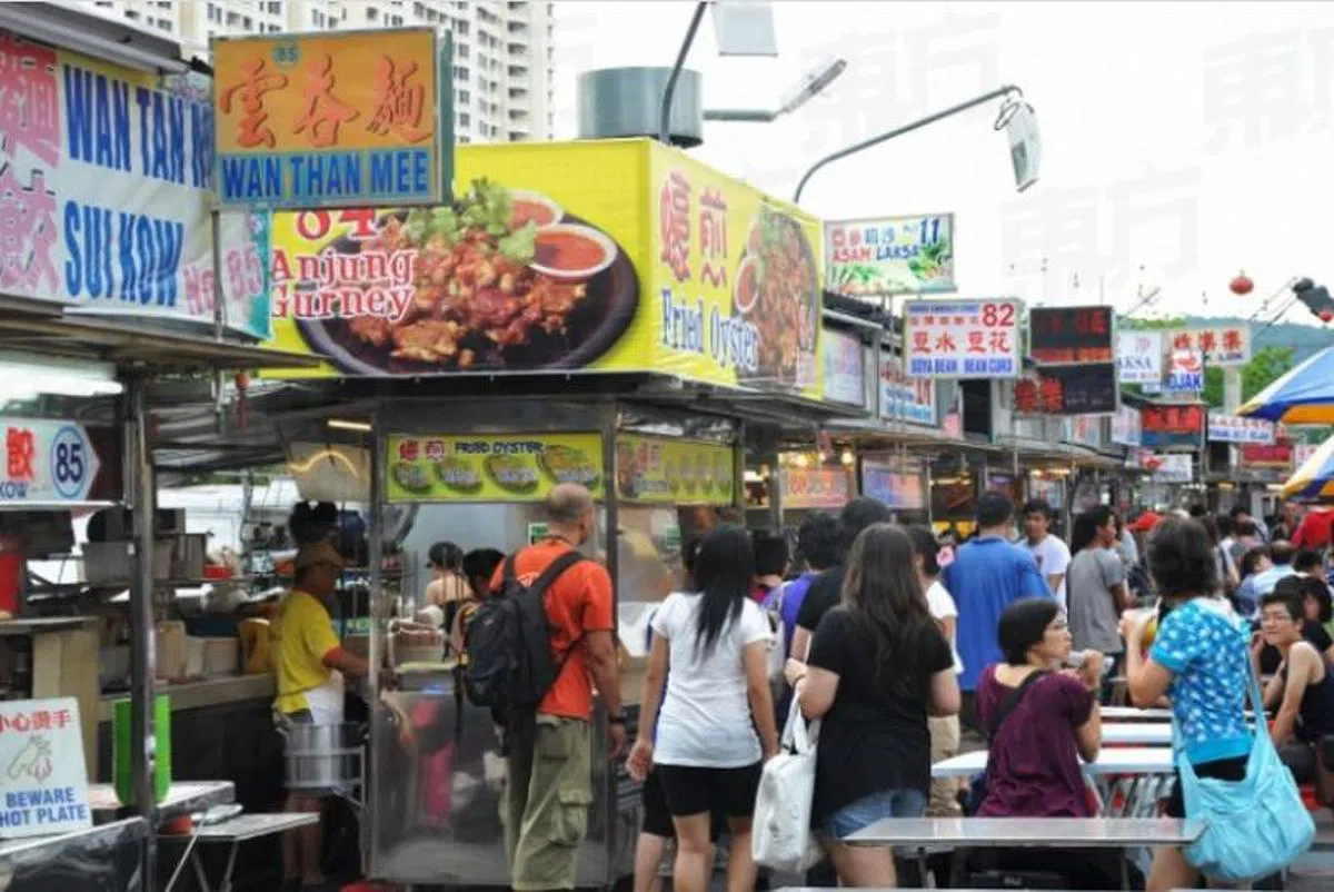  林东英认为槟州小贩文化比新加坡更具特色，因当地还有路边摊。 （东方日报） 
