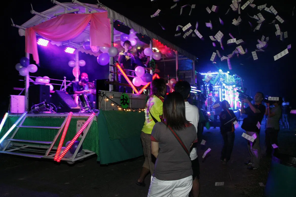  坟场歌台（互联网） 