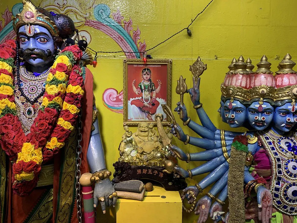  这里的印度庙内也供奉着弥勒佛。（蔡家增摄） 