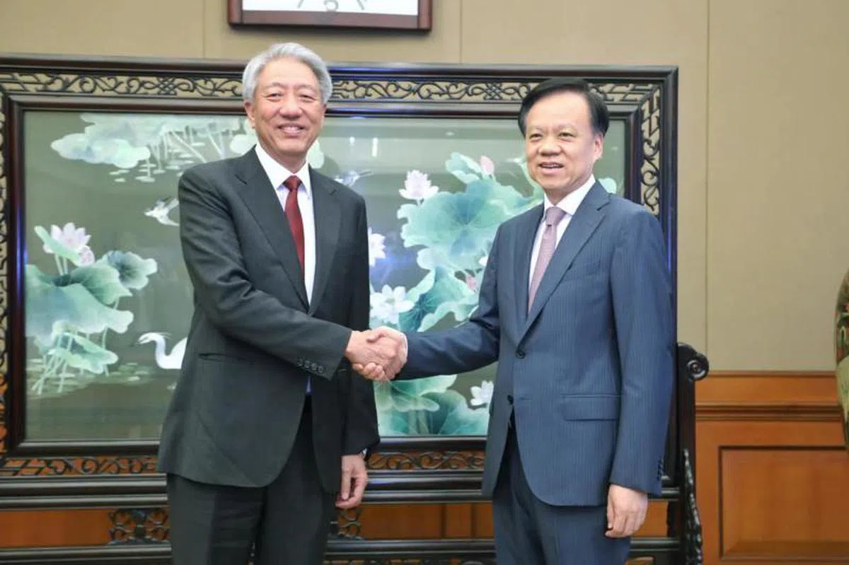  张志贤（左）7月4日与中共重庆市委书记陈敏尔会见。（通讯及新闻部提供） 