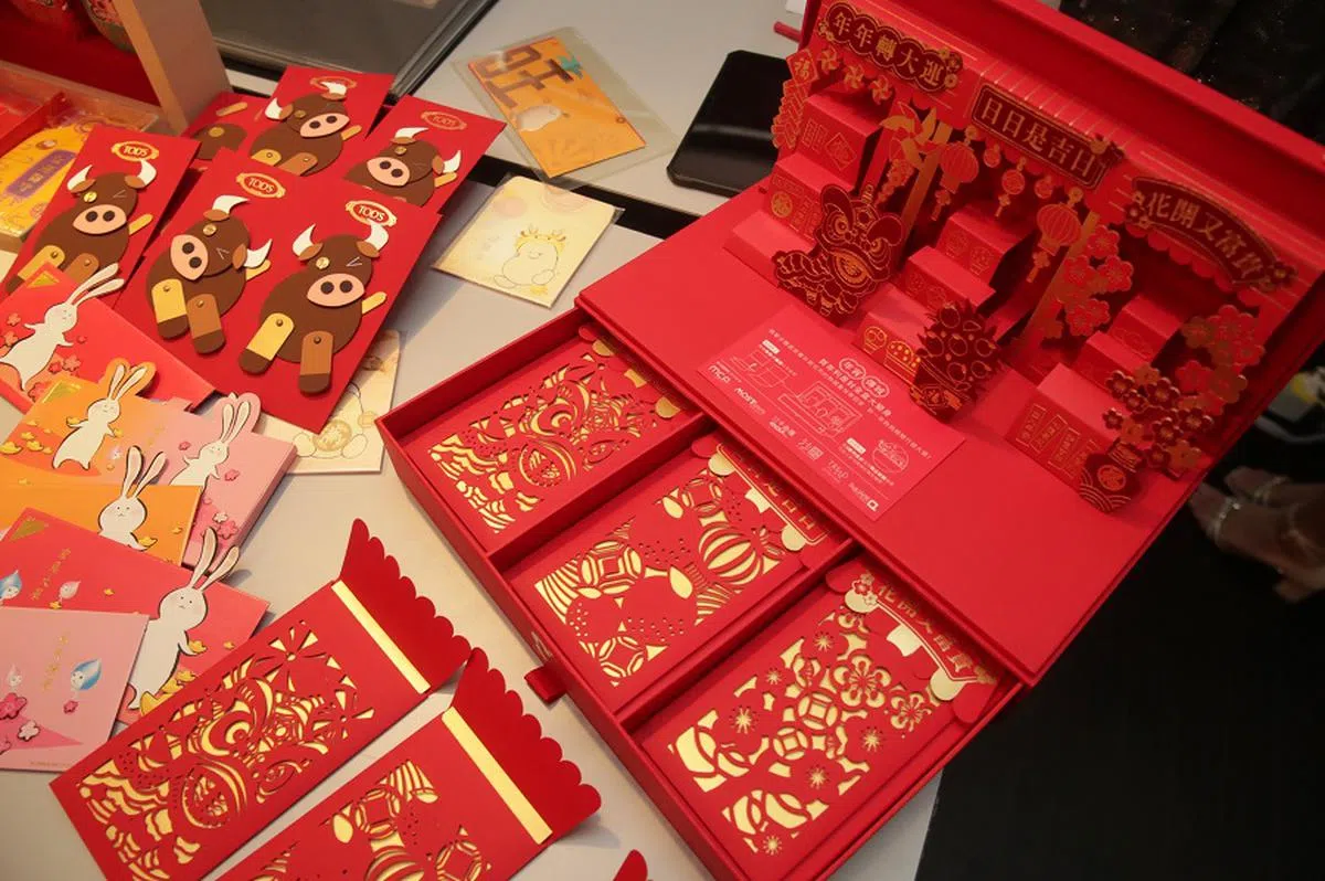 信不信由你：红包的重点在于红纸，而不是里头的钞票。（海峡时报）