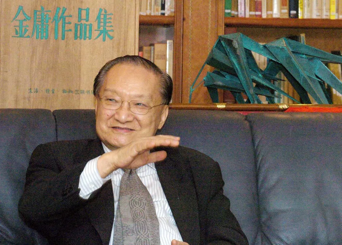 金庸作品多次被制作成影视作品、广播剧、舞台剧、漫画、动画，甚至电脑游戏，享有“有华人的地方，就有金庸的武侠”的美誉。（ 香港中通社）