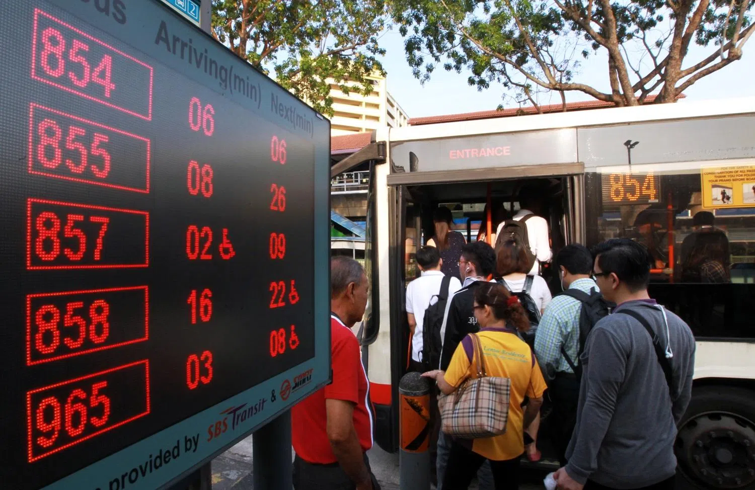 显示巴士到站时间的显示屏已是国人日常生活中熟悉不过的风景。