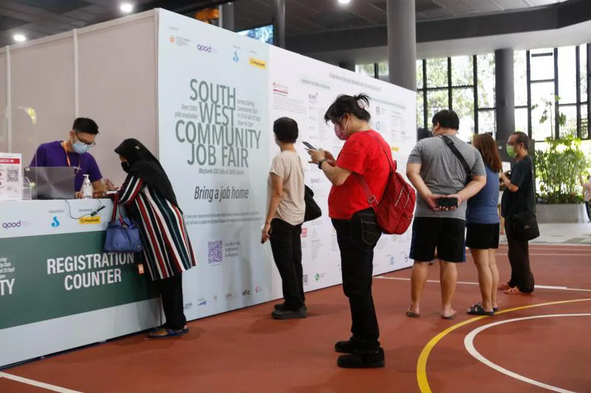 调查显示，加薪与否是本地雇员是否转换跑道的最大考量。（联合早报）