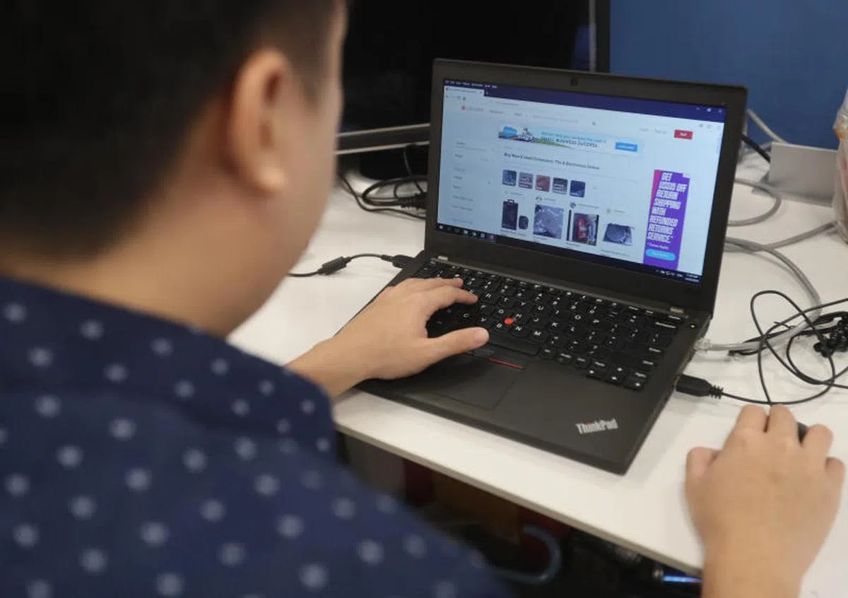  上网购物如今已成趋势。（联合晚报） 