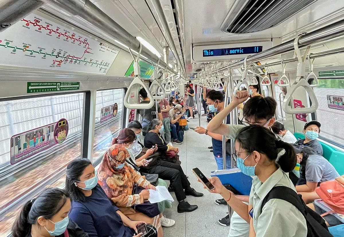 新加坡地铁车厢。（联合早报）