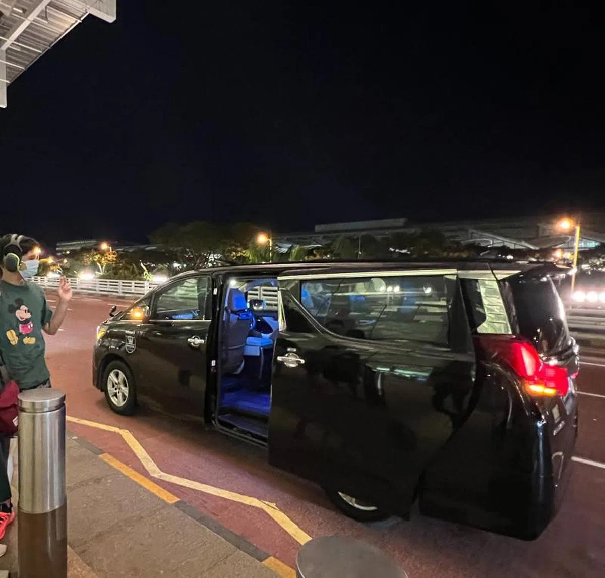 Majeed一家人在清晨五点上车，前往机场。（Majeed Khader脸书）