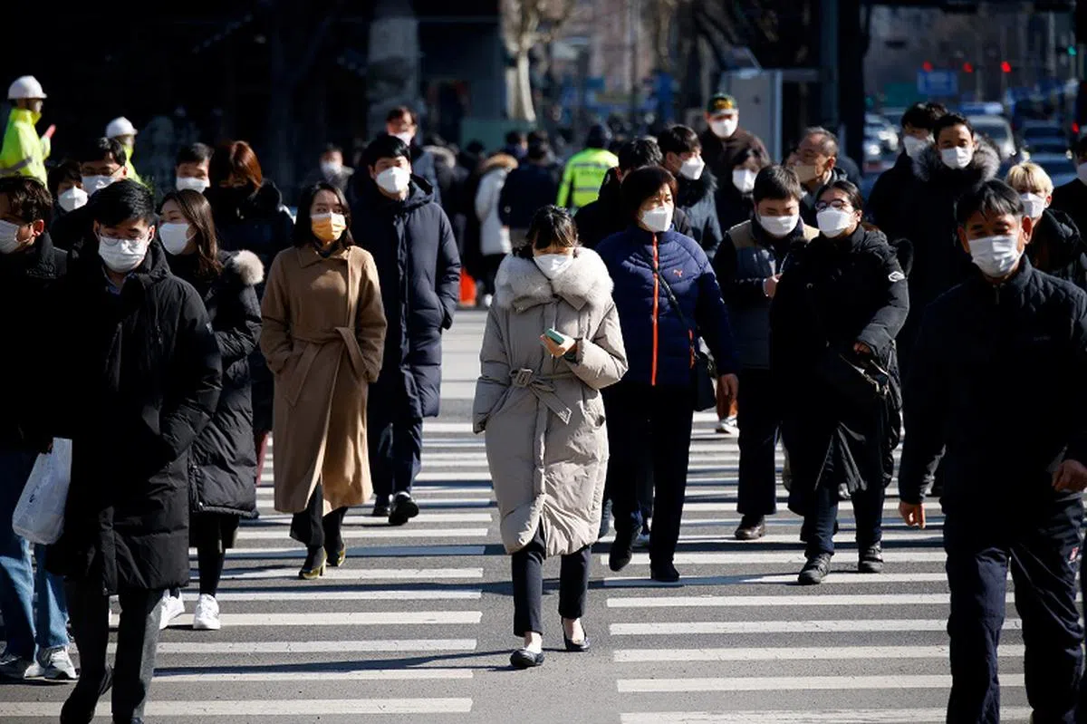 数据显示，韩国员工年均工时达1915小时。（路透社）