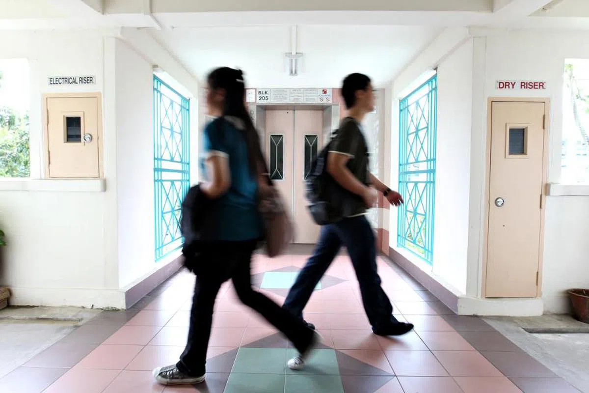 研究发现，不和邻居打招呼的人，幸福感比有和邻居打招呼的人来得低。（联合早报示意图）