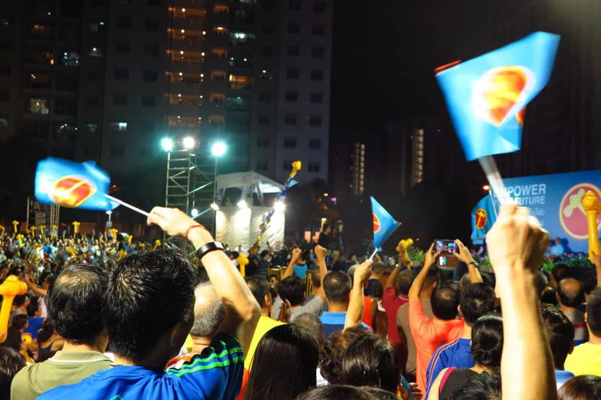  2015年大选，出席群众大会的工人党支持者。（联合早报） 