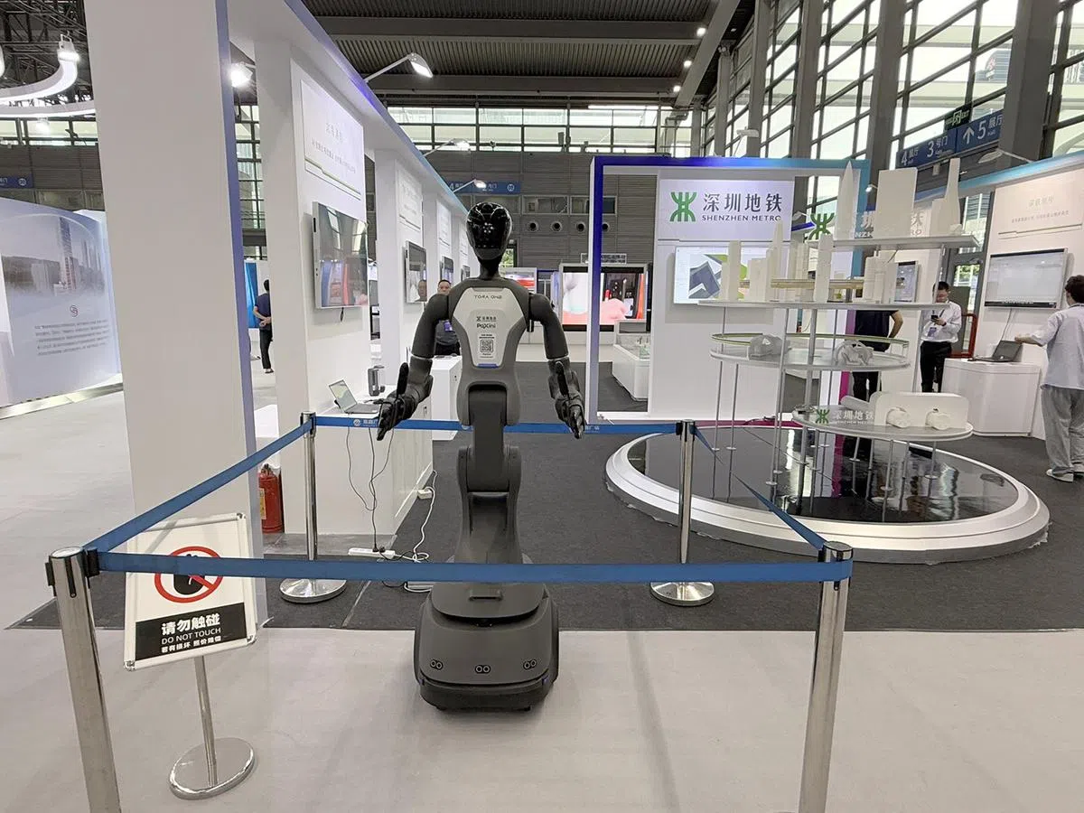 深圳地铁采用的人形机器人。（海峡时报）