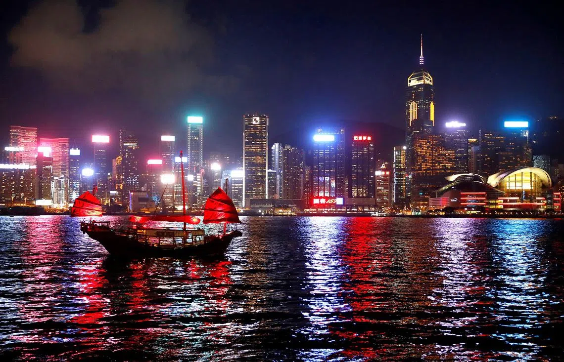 香港维多利亚湾的夜景。（路透社）