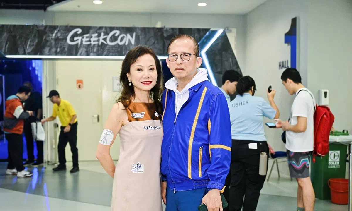 2024年5月，创办十年的网络安全赛事与会议GeekCon首次在新加坡举办，吴冠英是幕后推动者，并担任赛事秘书长，郭令明则担任赛事名誉顾问。（GeekCon）