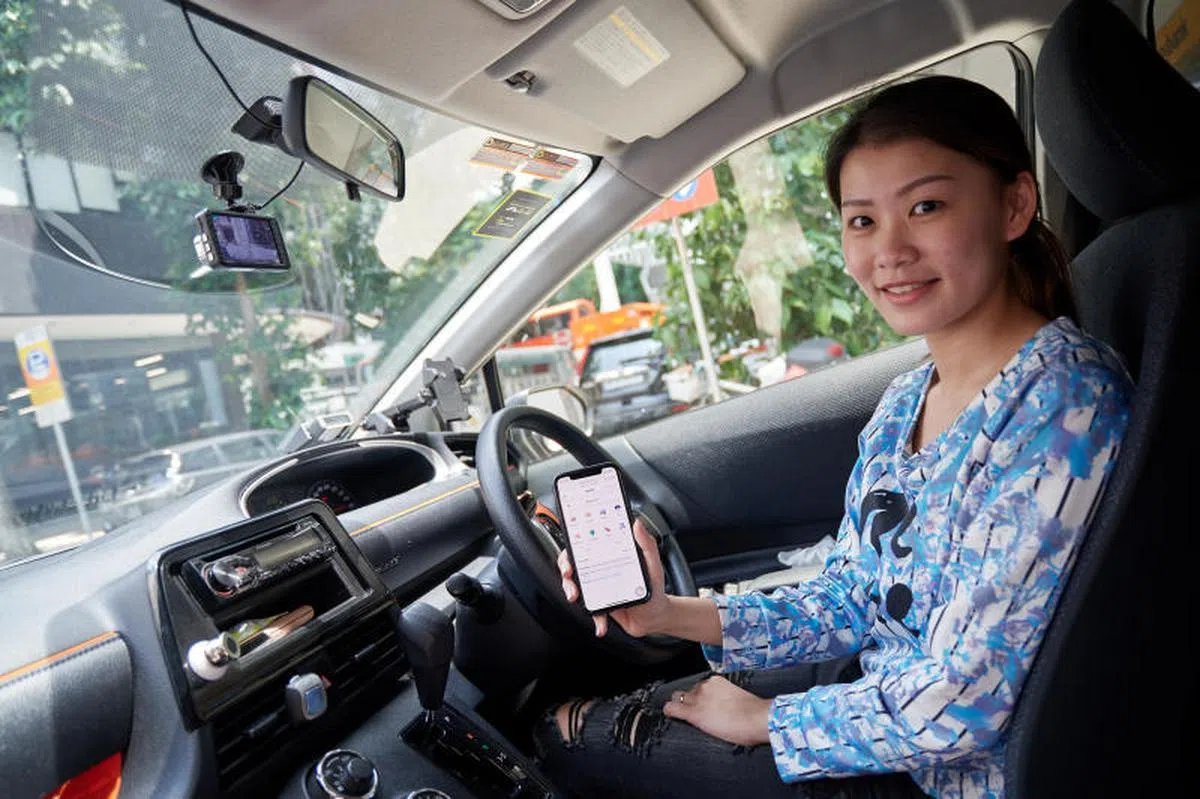  RydeX目前已召到超过6000名持有私召车司机职业执照者加入平台。（海峡时报） 