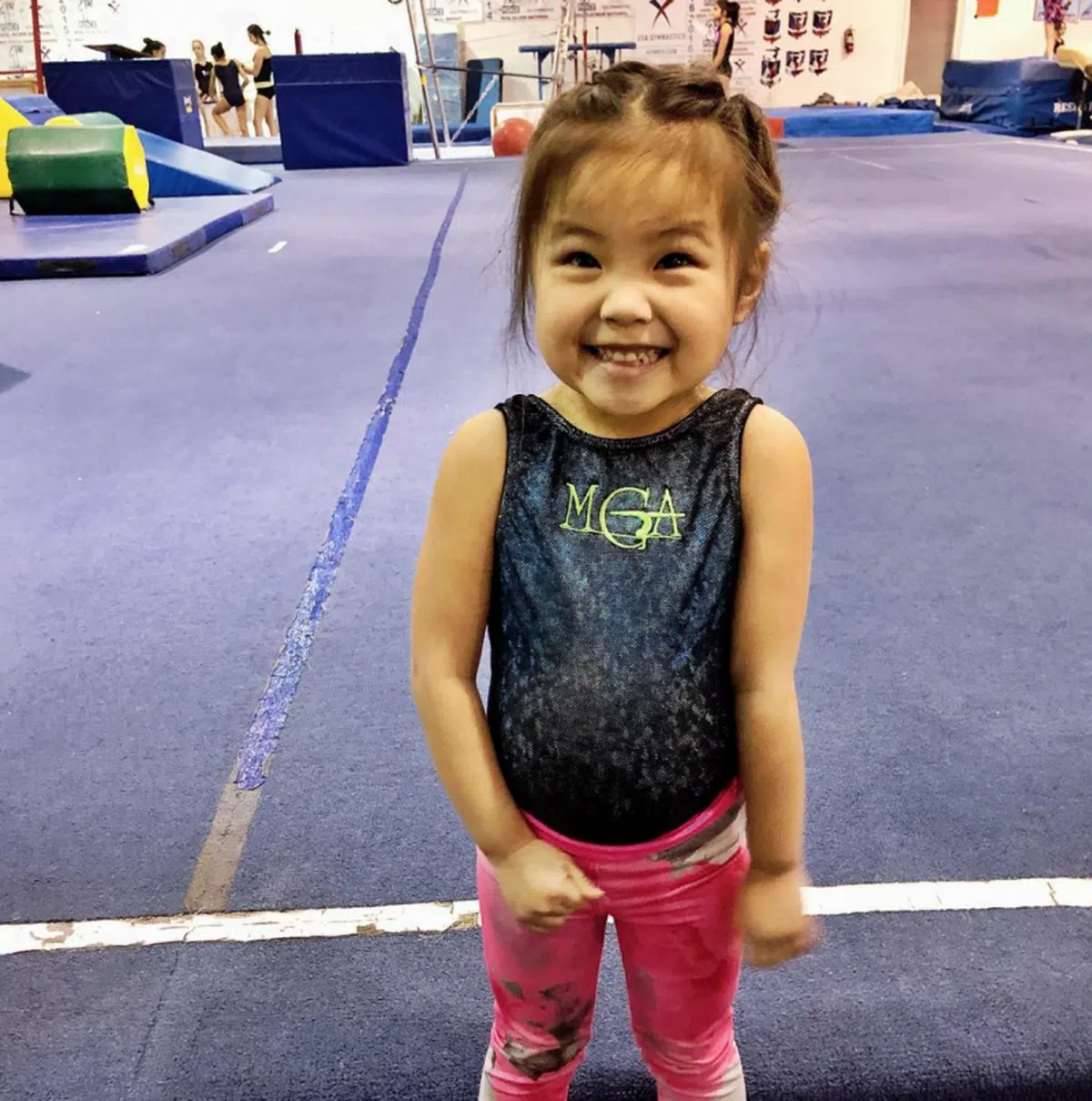  Selah还开始接触体操，第一次要学体操的她兴奋得不得了。（Becca的Instagram） 