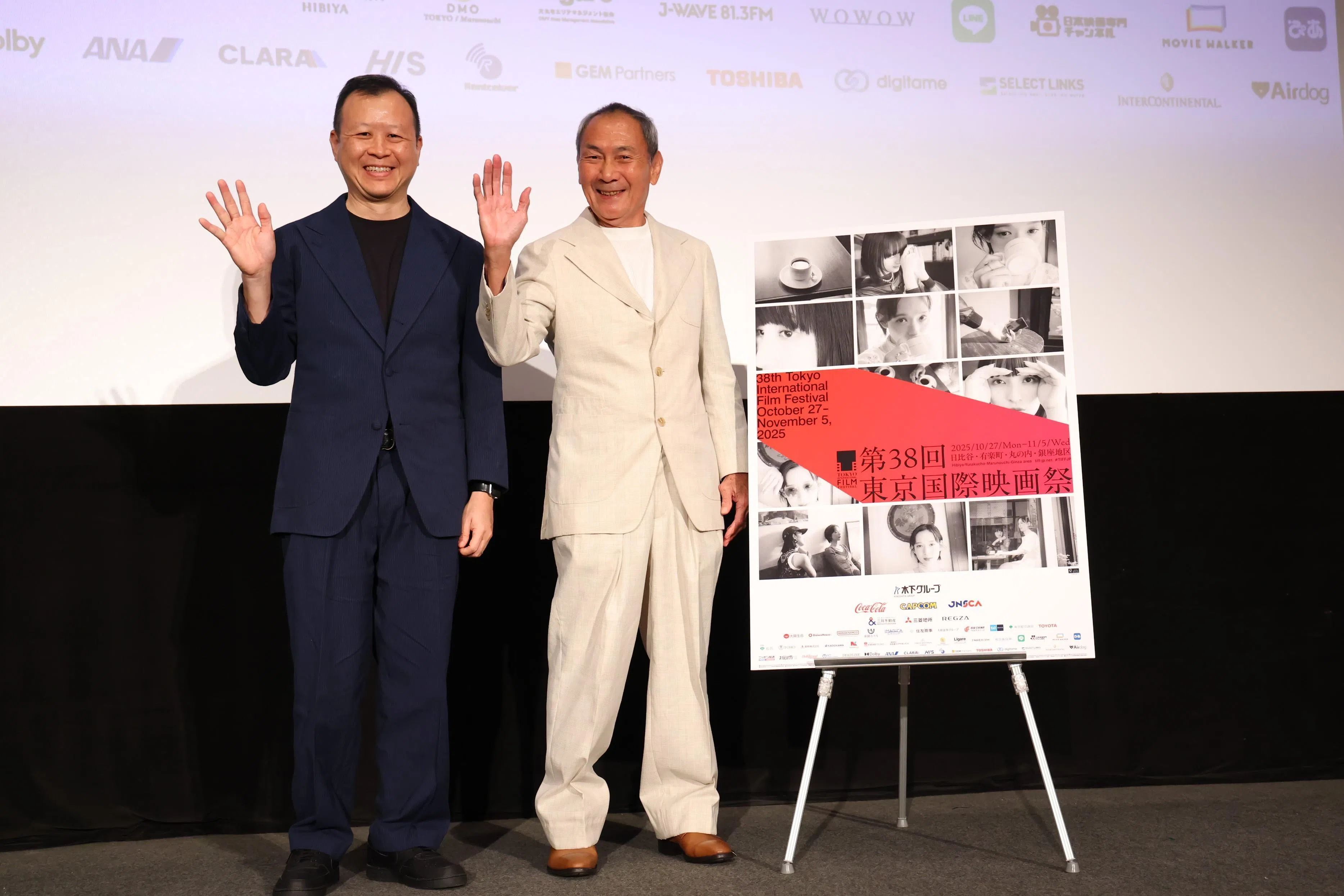 导演甘龙发（左）与林继堂（右）出席《老破车》在东京国际电影节的首映礼和映后交流会。