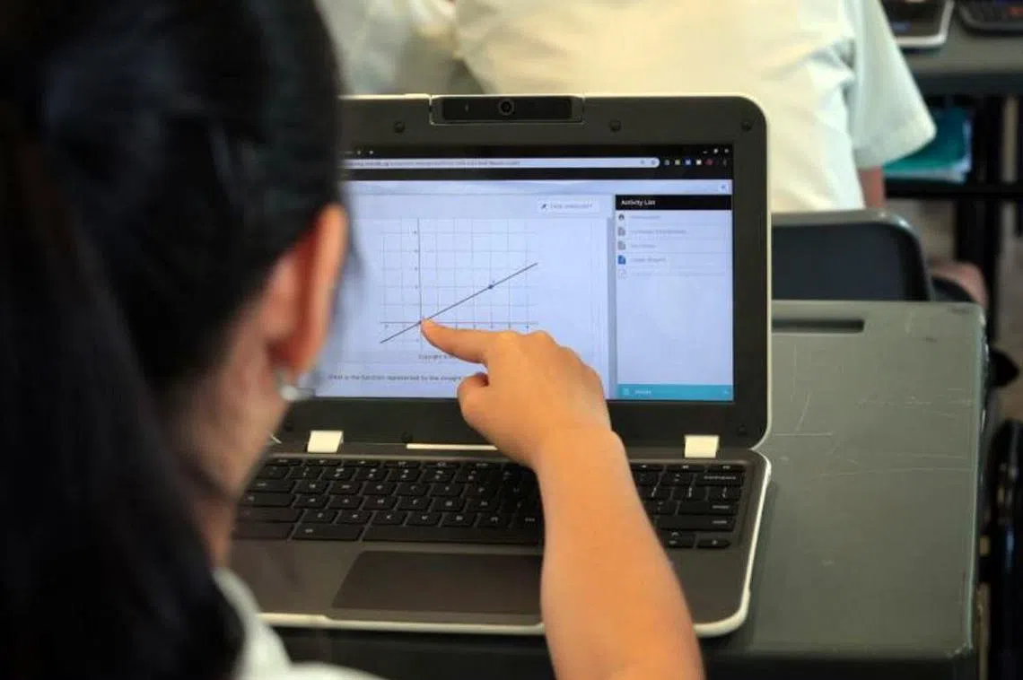 新加坡从2021年起，给全体中学生派发个人学习电子配备。（海峡时报）