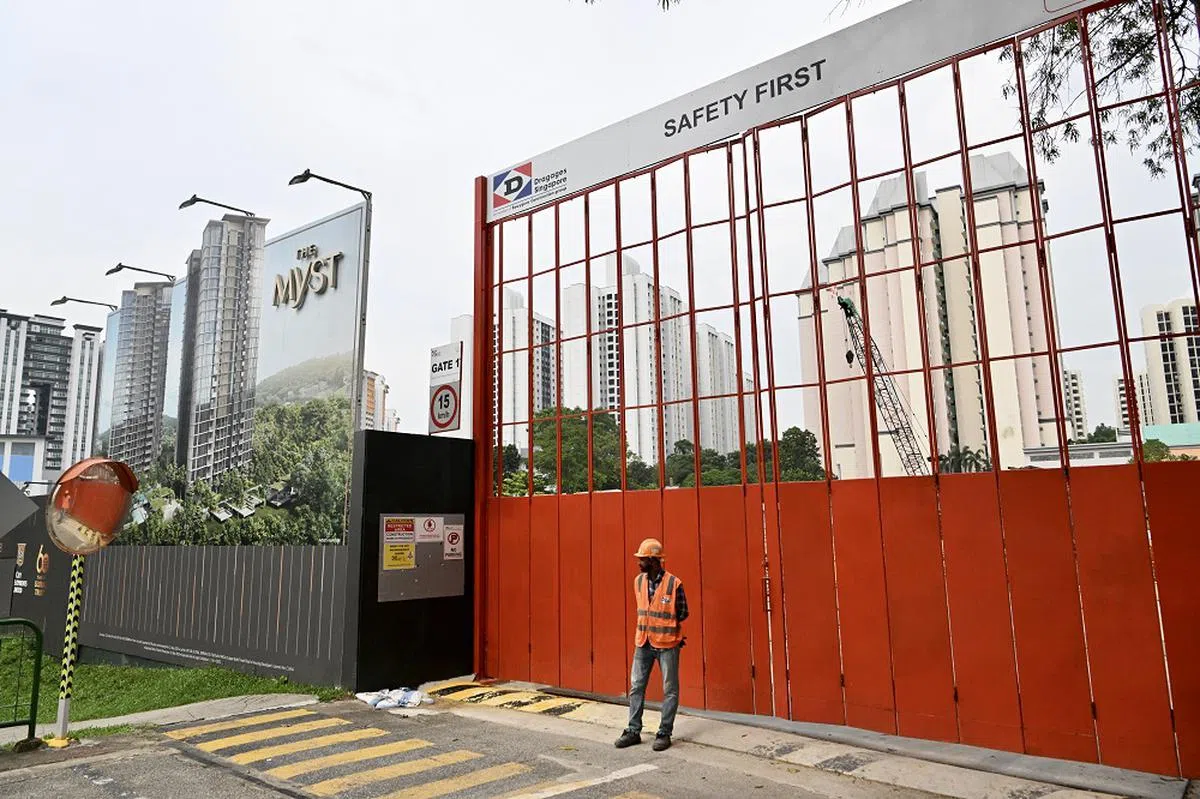 武吉知马属于黄金住宅地段，发现炸弹的地点是“秘林嘉园”公寓的建筑工地。（海峡时报）