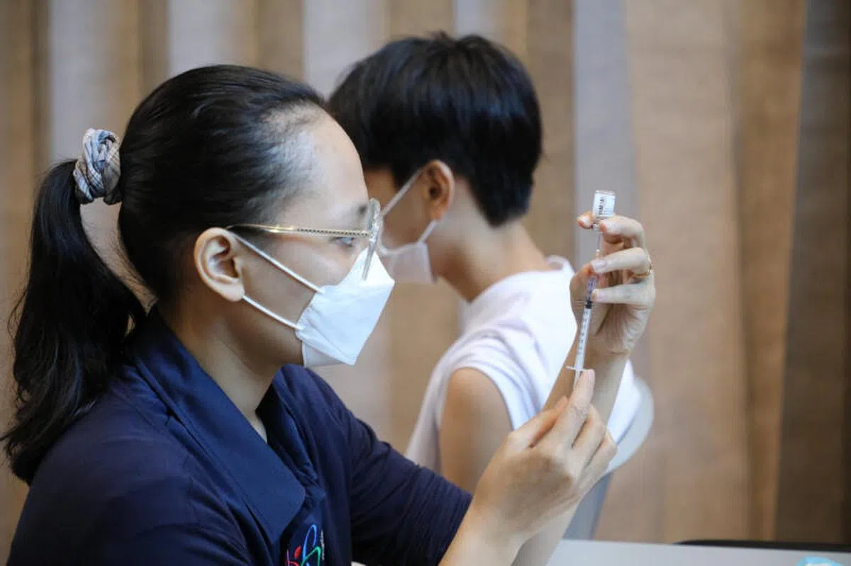  报告也指出，接种疫苗似乎能减少病毒的二代传播，但有待更大规模的社区监测研究进一步确认。（联合晚报） 