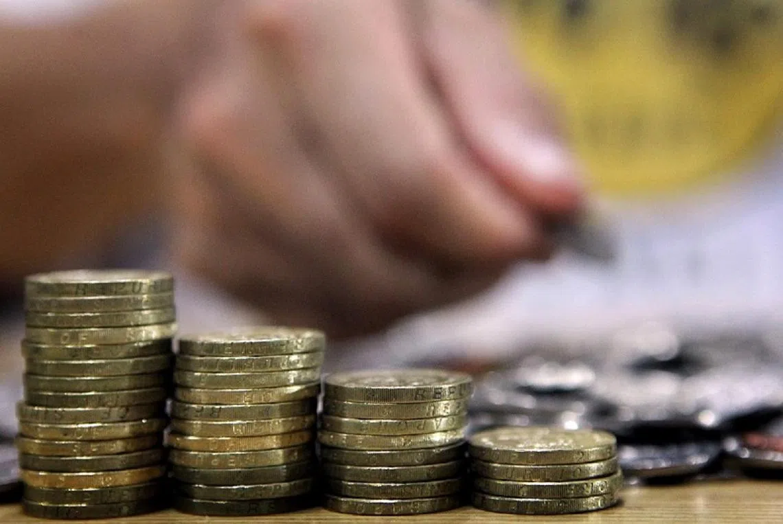 疫情助国人养成了一个好习惯：省钱 + 存钱。（联合早报）